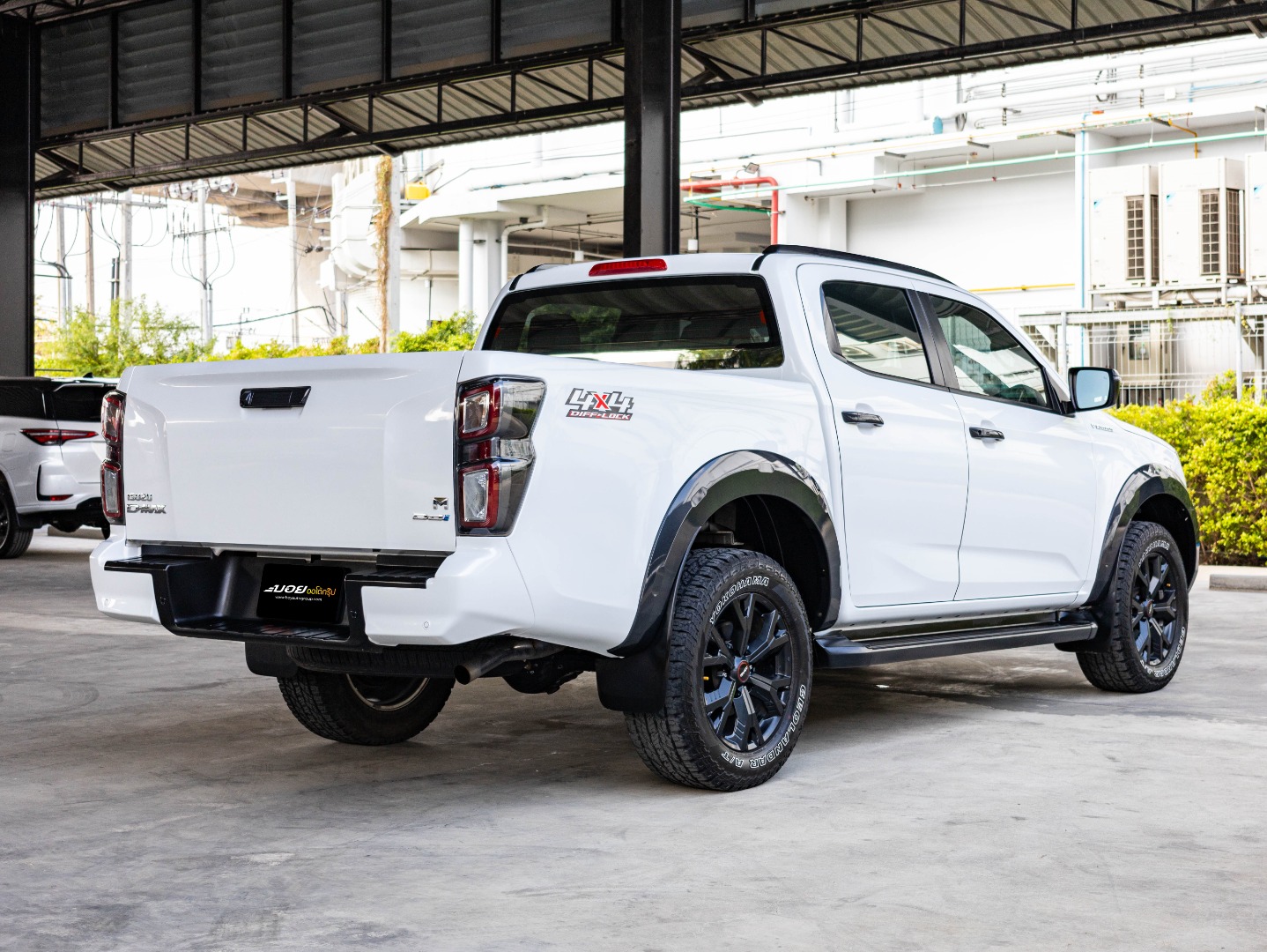 ISUZU NEW D-MAX V-CROSS CAB 4 3.0 M (4WD)