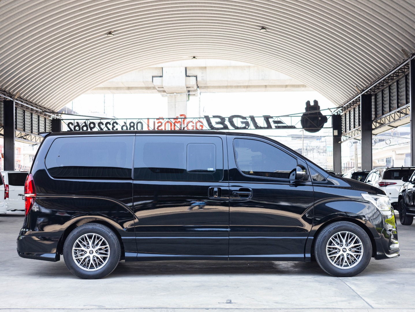 HYUNDAI  H1 GRAND STAREX 2.5 VIP (7 ที่นั่ง) (A3018)