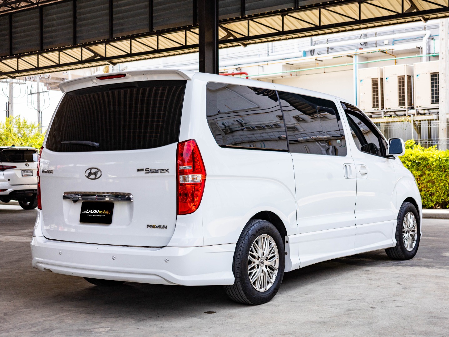 HYUNDAI  GRAND STAREX 2.5 PREMIUM (7 ที่นั่ง) (A3093)