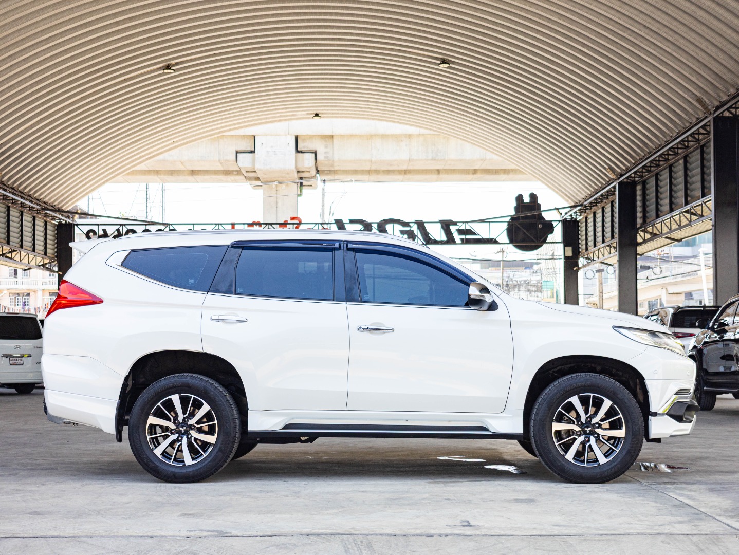 MITSUBISHI PAJERO 2.4 GT PREMIUM (A3072)