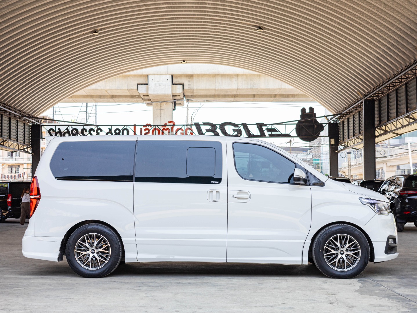 HYUNDAI H1 2.5 DELUXE LIMITED (11 ที่นั่ง) (A3104)