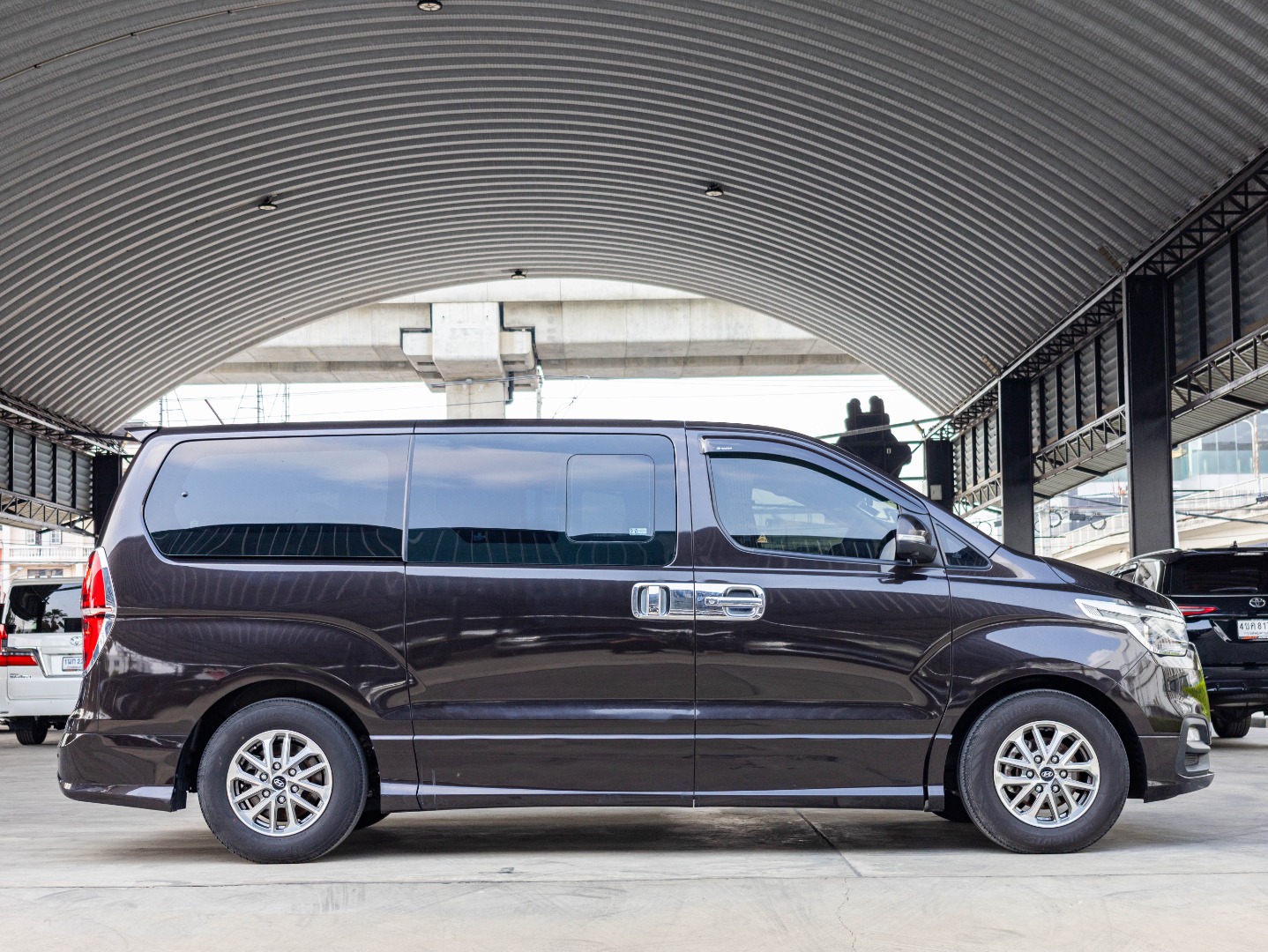 HYUNDAI H1 2.5 DELUXE (7 ที่นั่ง) (A3112)