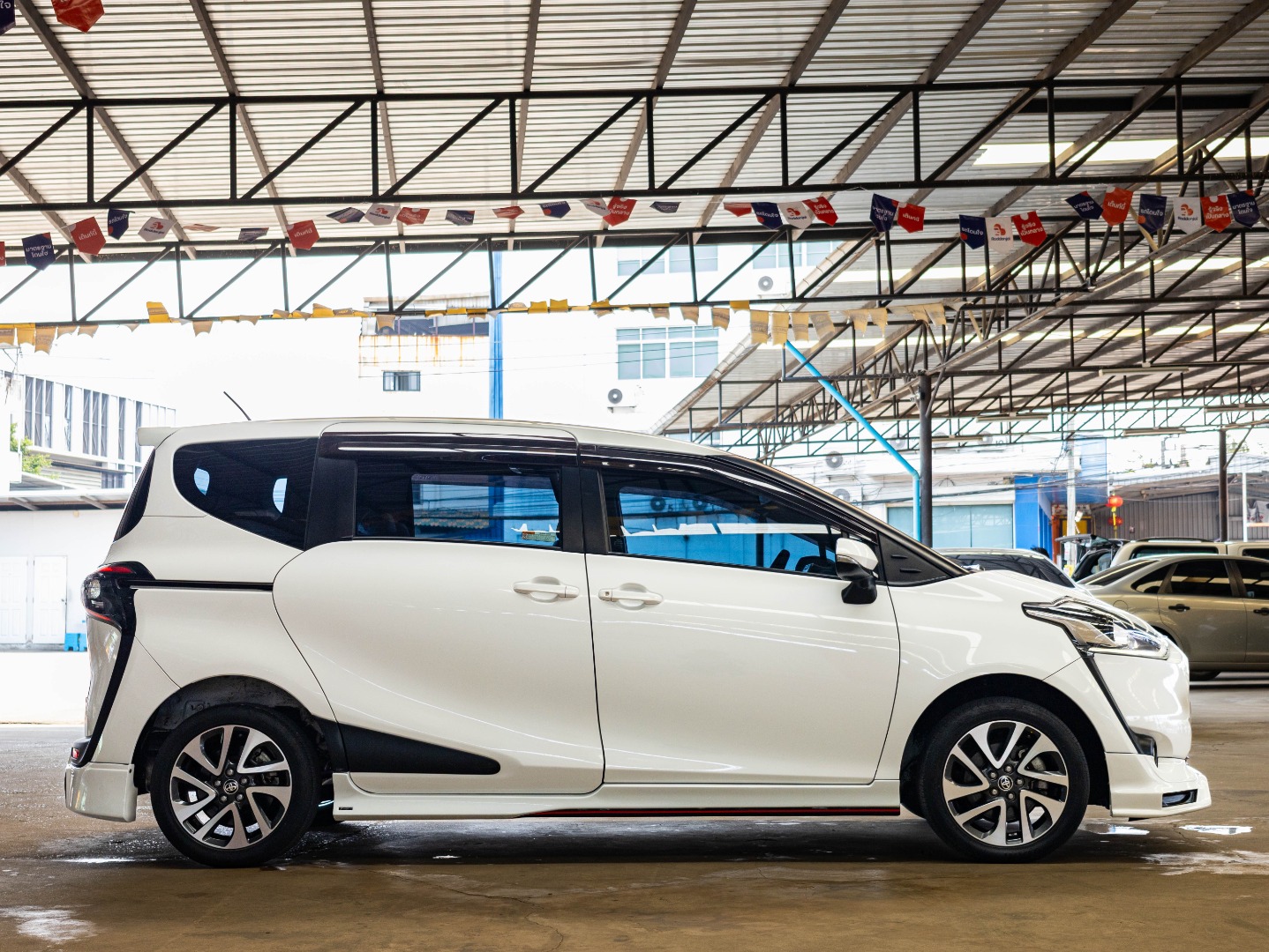 TOYOTA SIENTA 1.5 V (A3056)