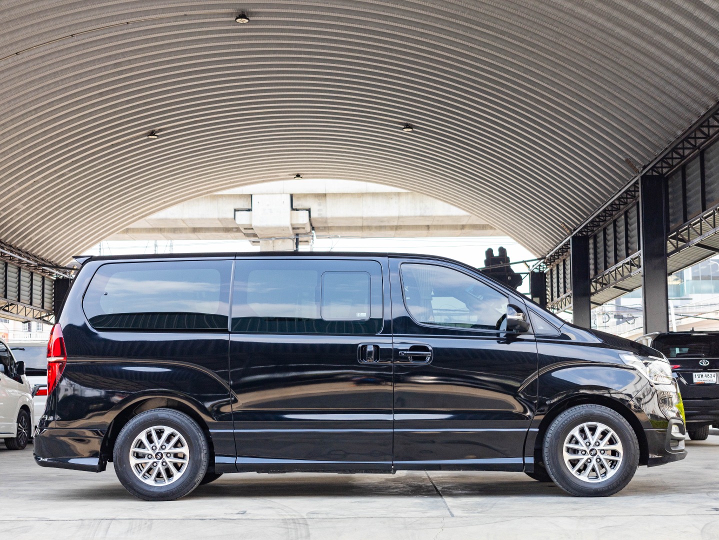 HYUNDAI H1 2.5 DELUXE (11 ที่นั่ง) (A3080)