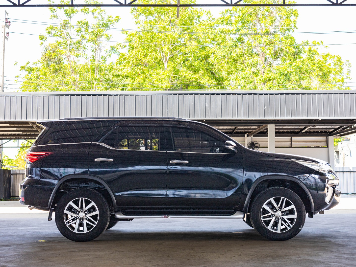 TOYOTA FORTUNER 2.4 V (4WD) (A3122)