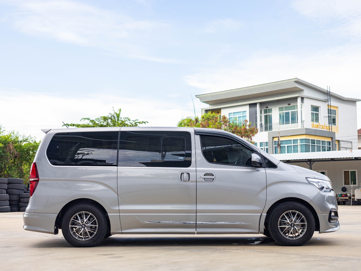 HYUNDAI H1 2.5 DELUXE (11 ที่นั่ง) (A3131)
