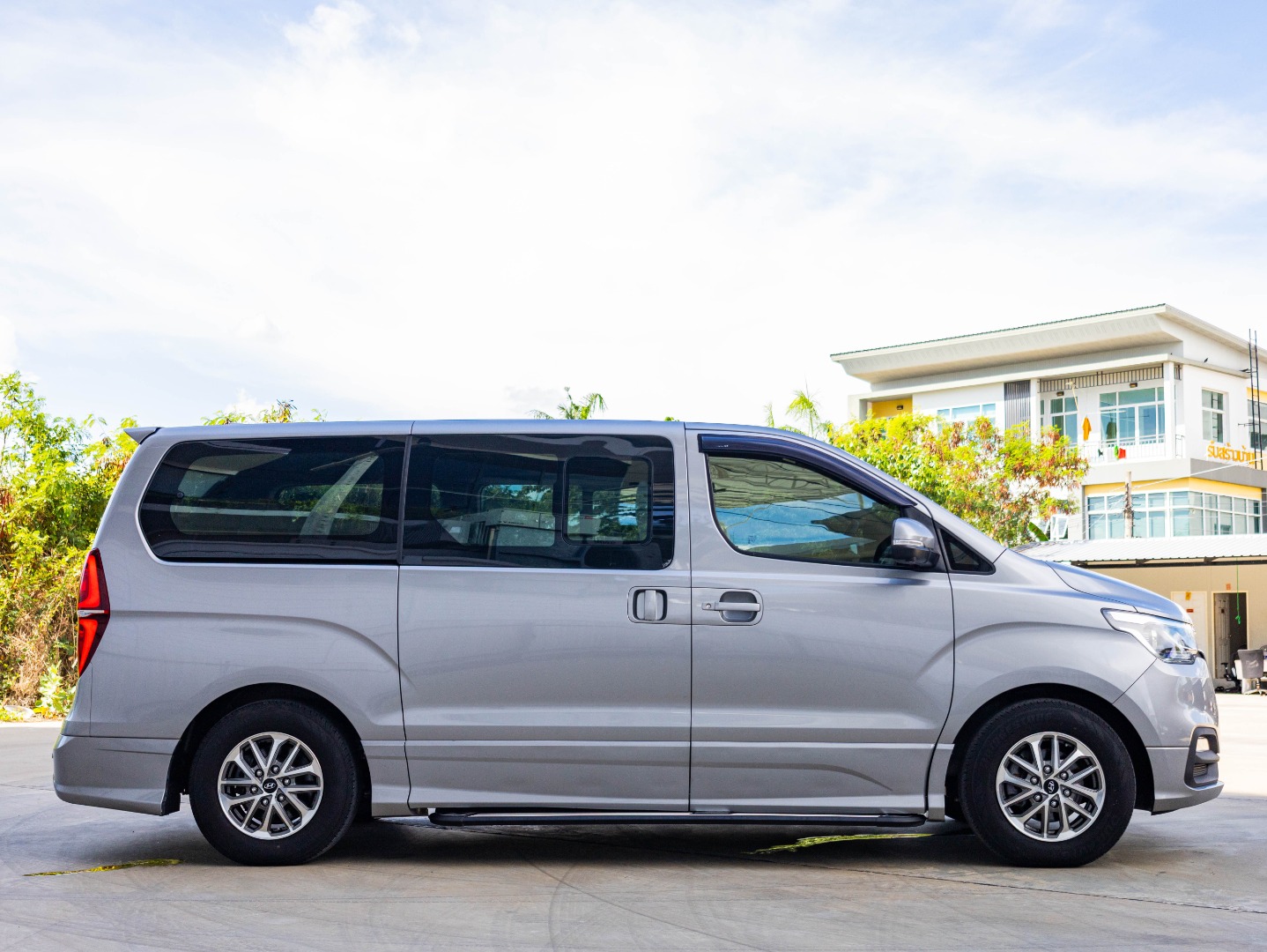 HYUNDAI H1 2.5 DELUXE (11 ที่นั่ง) (A3141)