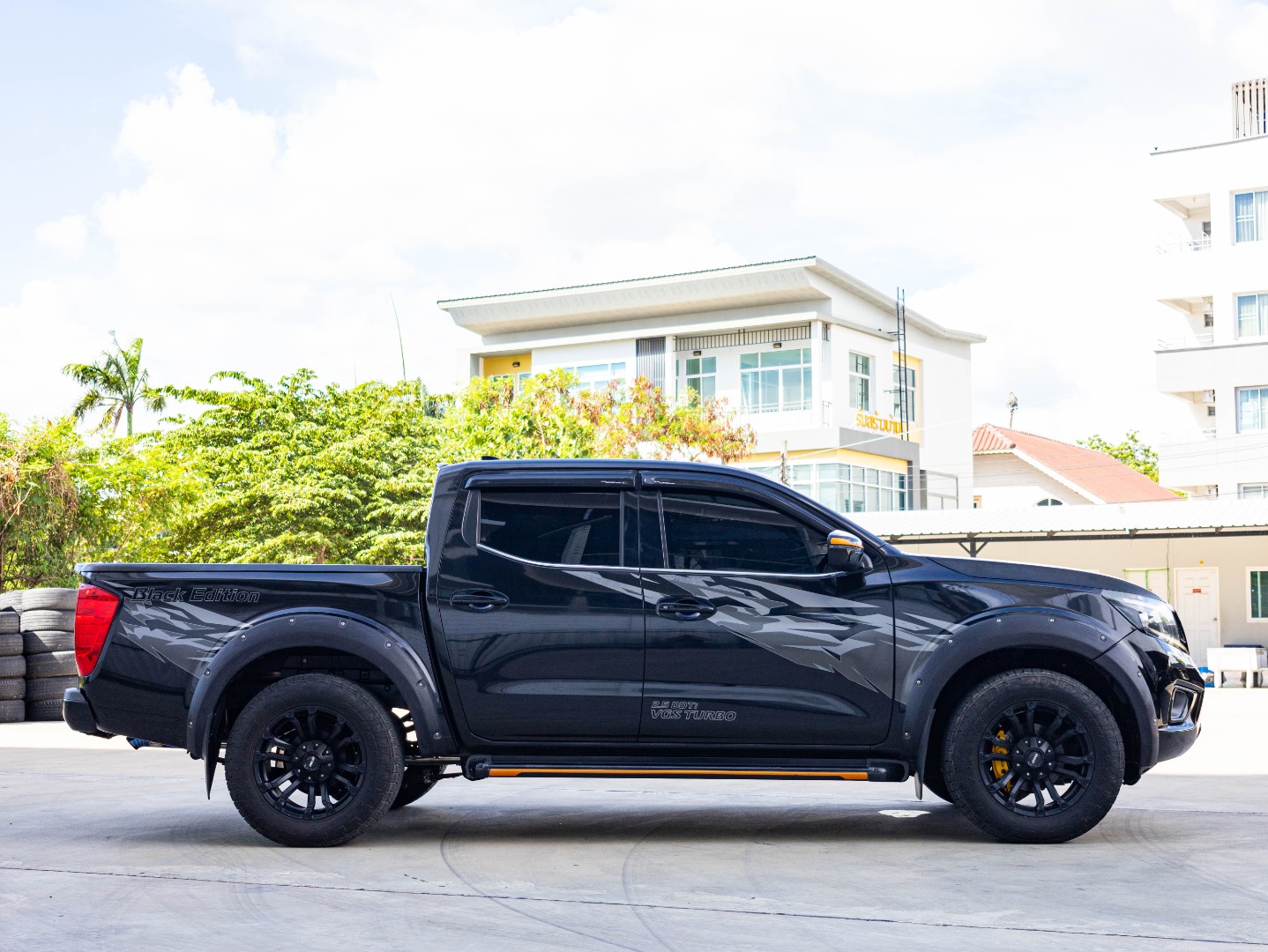 NISSAN NAVARA NP 300 DOUBLE CAB  2.5 E BLACK EDITION (B1621)