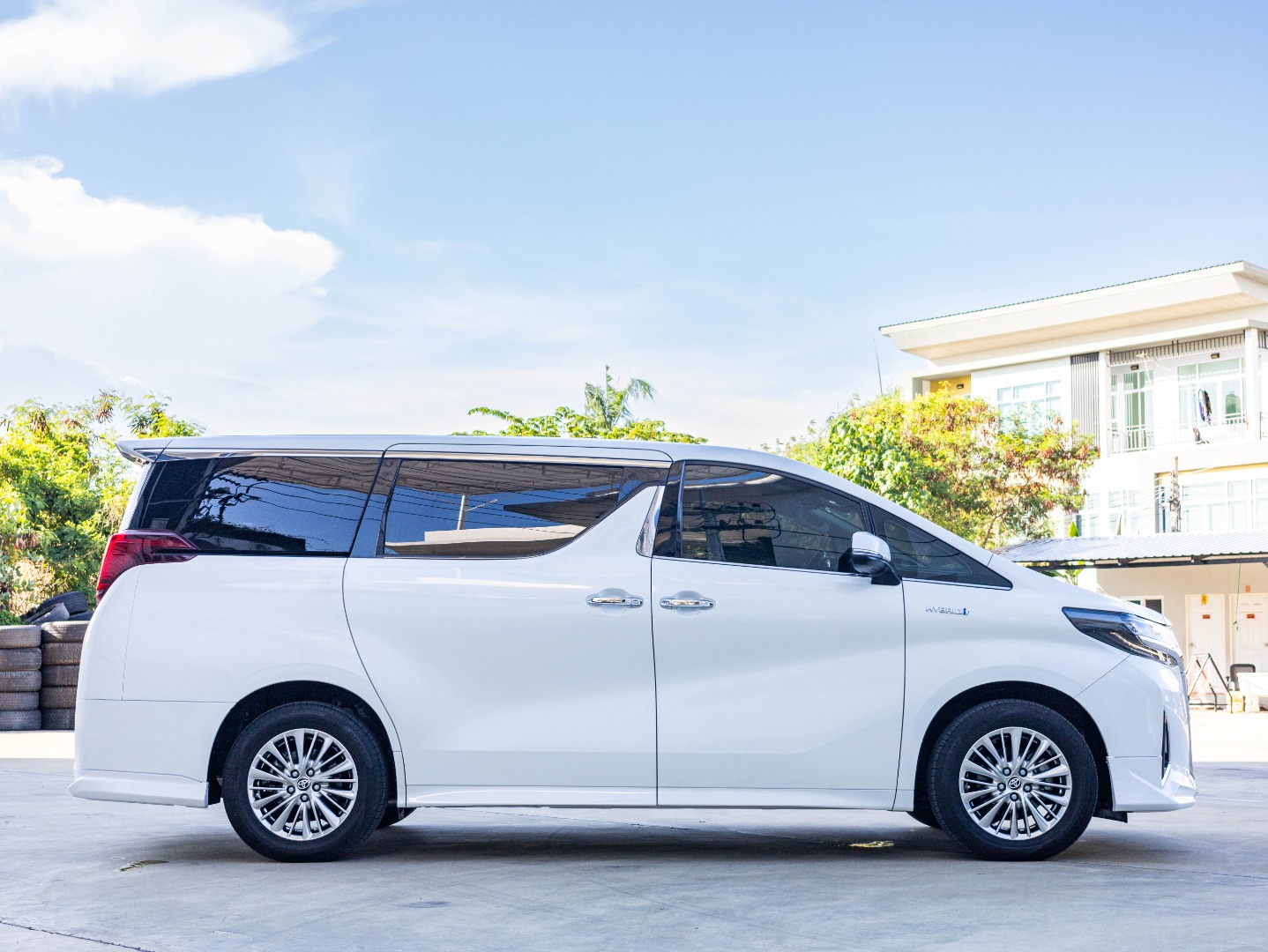 TOYOTA ALPHARD 2.5 HYBRID (A3136)