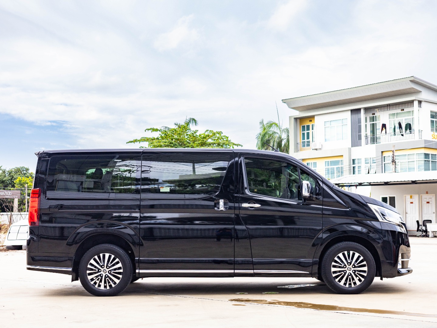 TOYOTA MAJESTY 2.8 STANDARD (A3146)