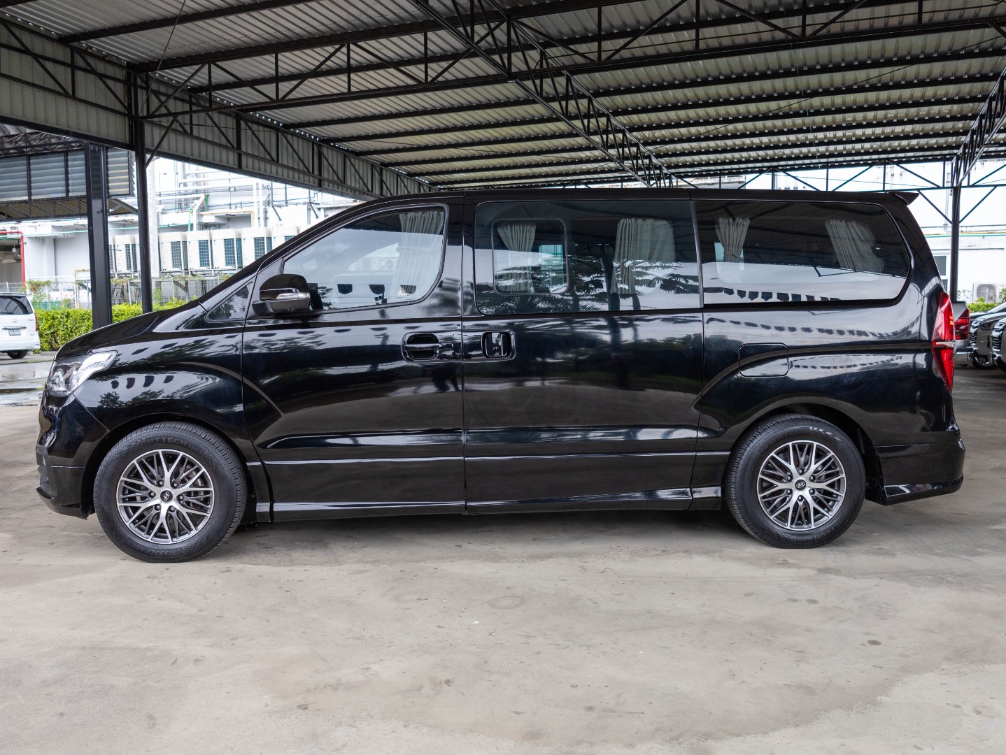 HYUNDAI GRAND STAREX 2.5 VIP (A3155)