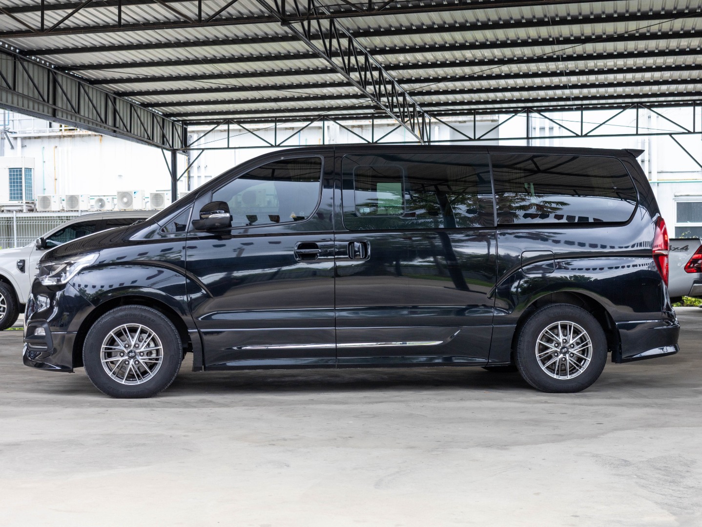 HYUNDAI H1 2.5 DELUXE (11ที่นั่ง) (DIAMOND) (A3165)