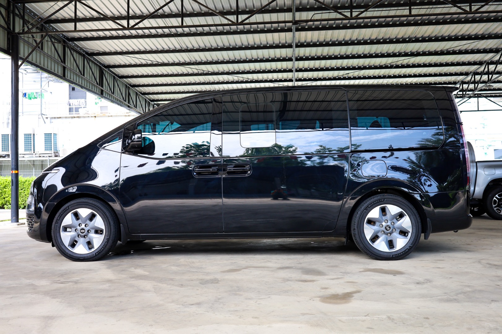 HYUNDAI STARIA 2.2 SEL (แต่งVIP เบาะ CAPTAIN SEAT) (RA3168)