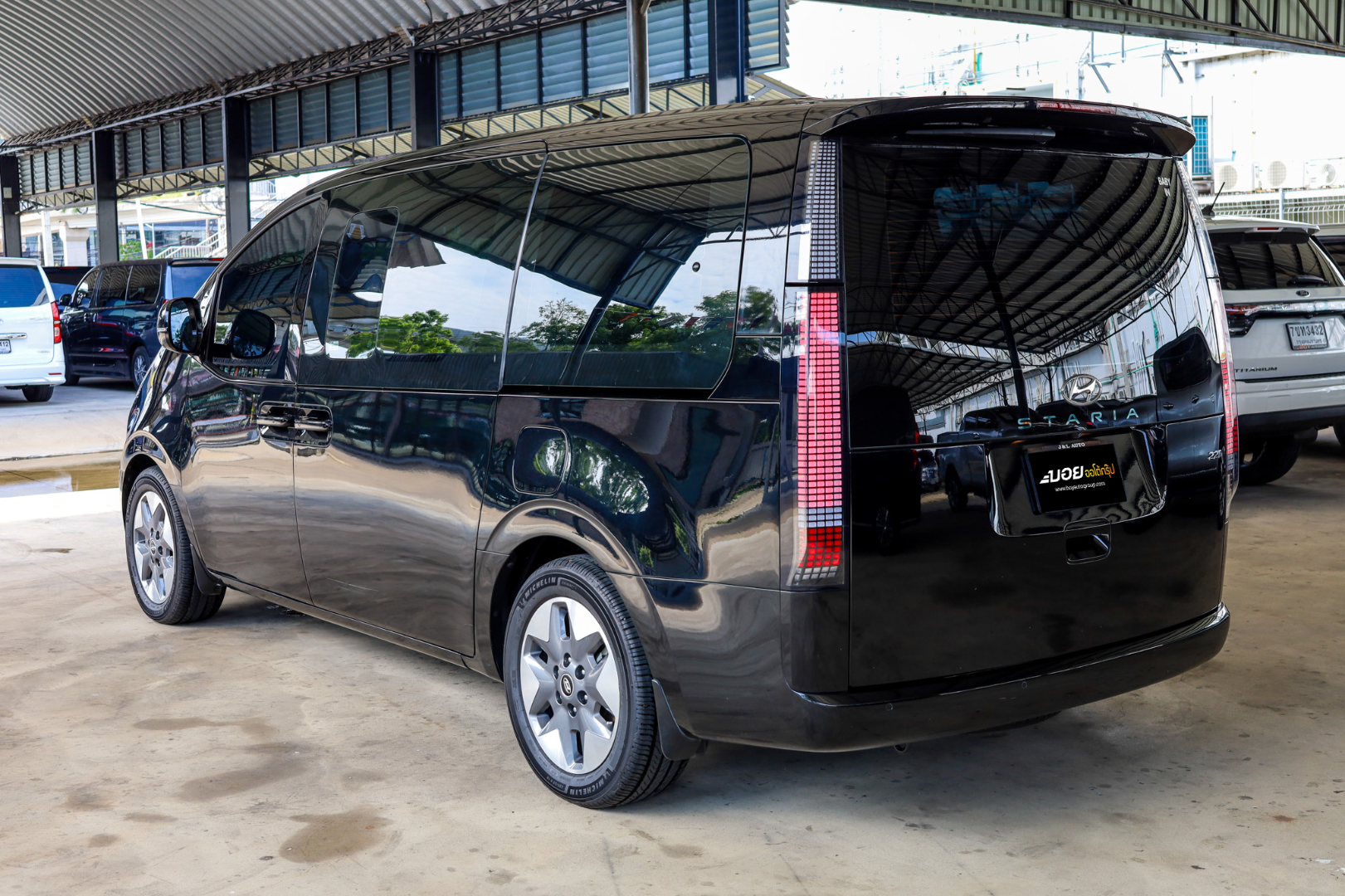 HYUNDAI STARIA 2.2 SEL (แต่งVIP เบาะ CAPTAIN SEAT) (RA3168)