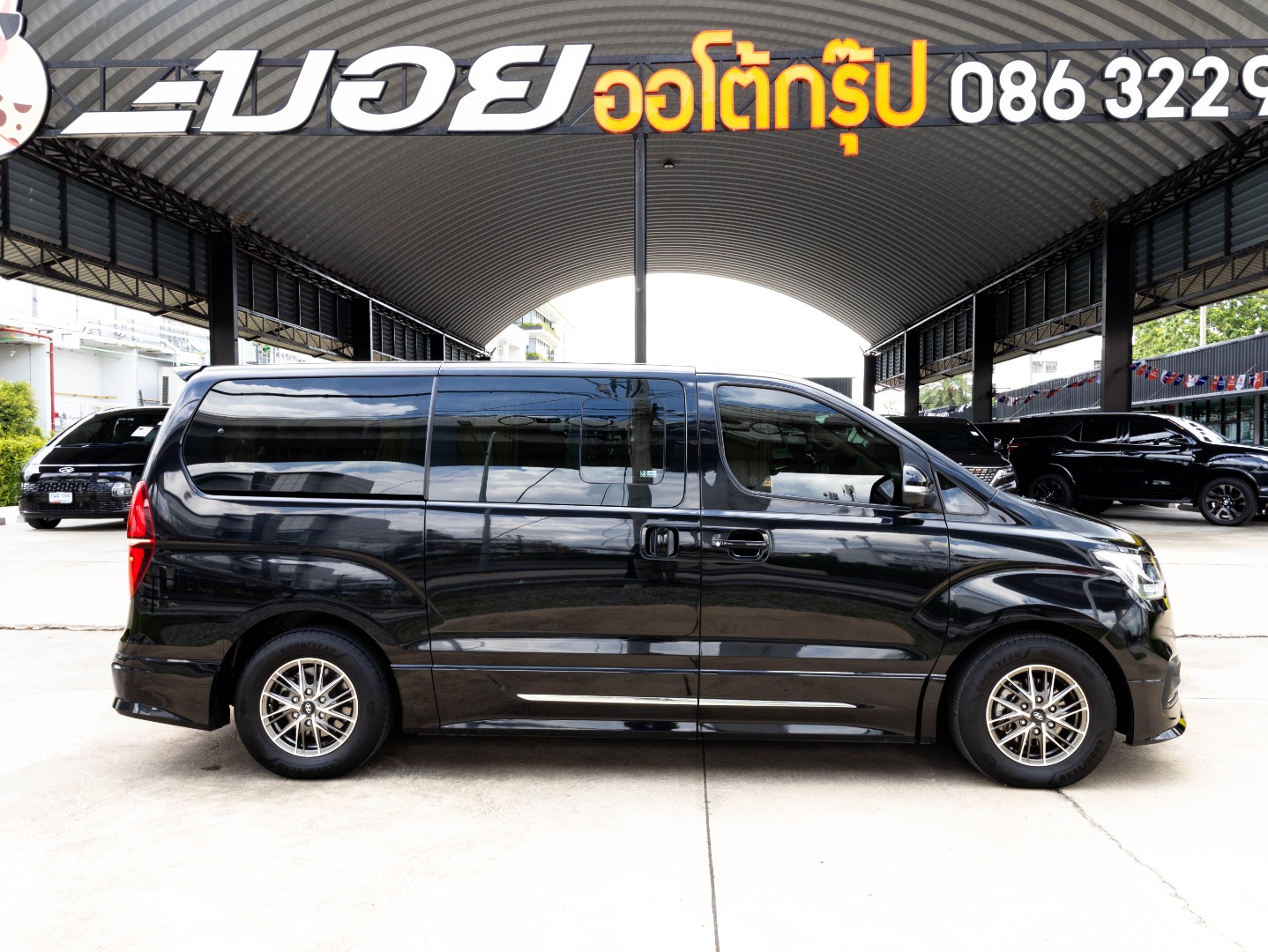 HYUNDAI H1 2.5 DELUXE (DIAMOND) (11ที่นั่ง)