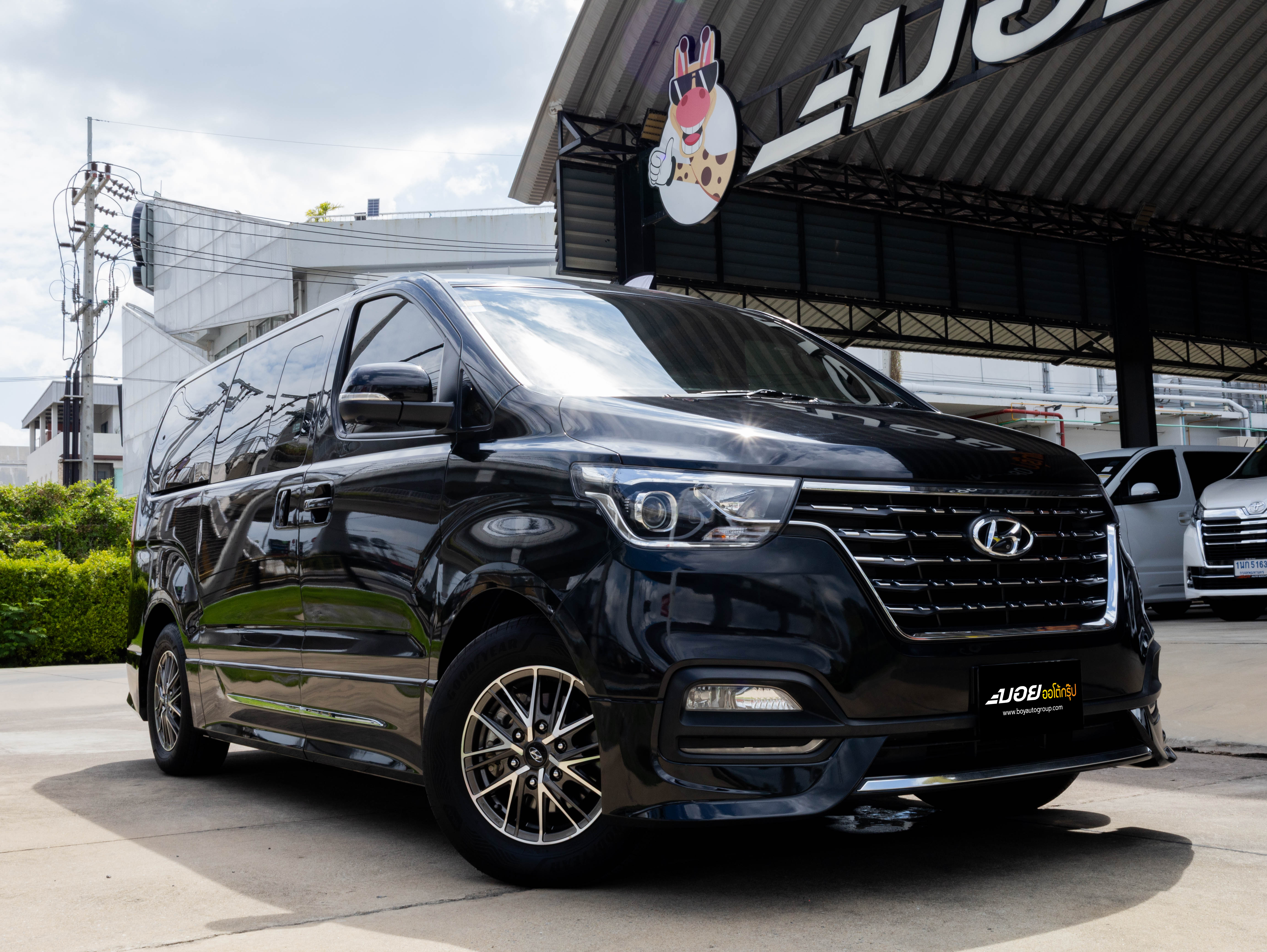 HYUNDAI H1 2.5 DELUXE (DIAMOND) (11ที่นั่ง)