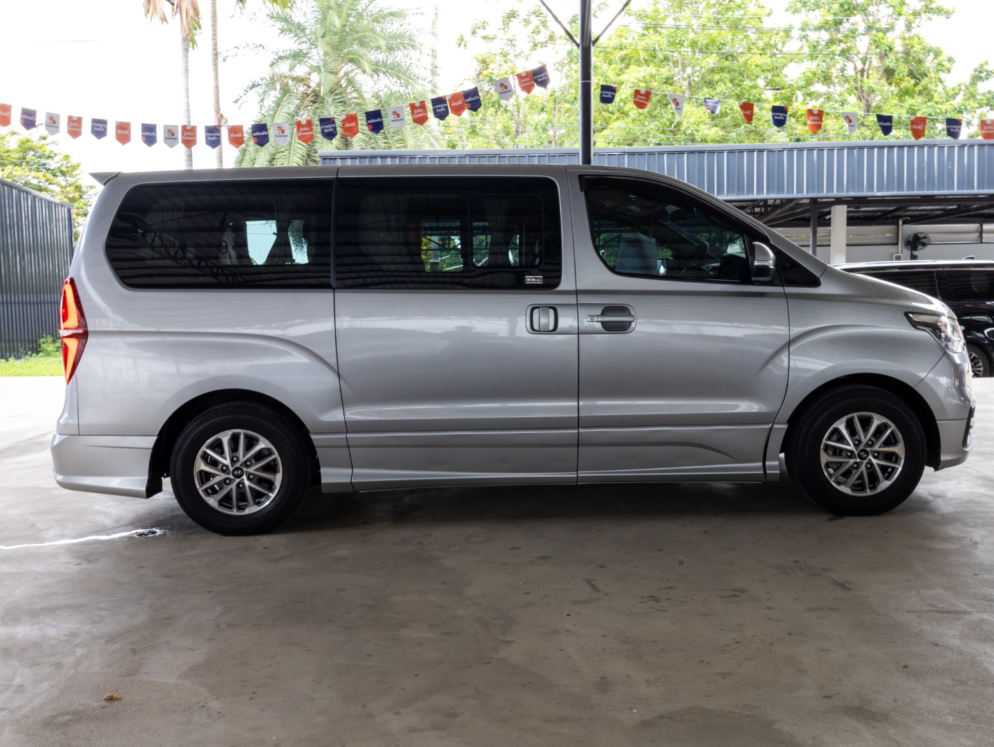 HYUNDAI H1 2.5 ELITE แต่ง (7ที่นั่ง) กระจังหน้านอน (RA3150)