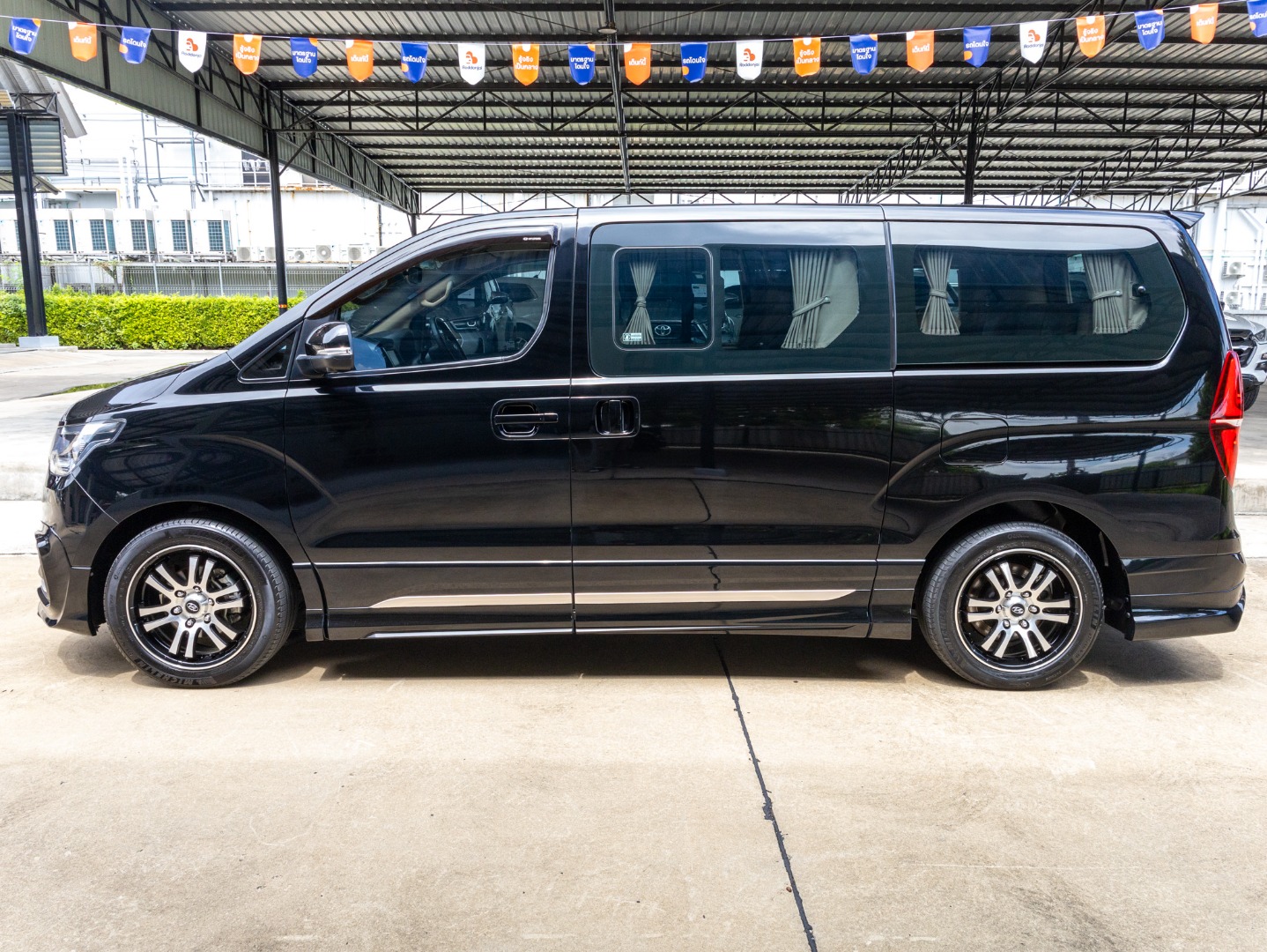 HYUNDAI H1 2.5 DELUXE แต่ง (7ที่นั่ง) กระจังหน้านอน (RA3156)