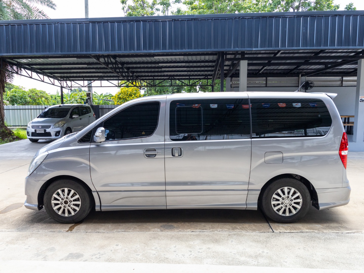 HYUNDAI H1 2.5 ELITE (11ที่นั่ง) กระจังหน้าตั้ง (RA3166)