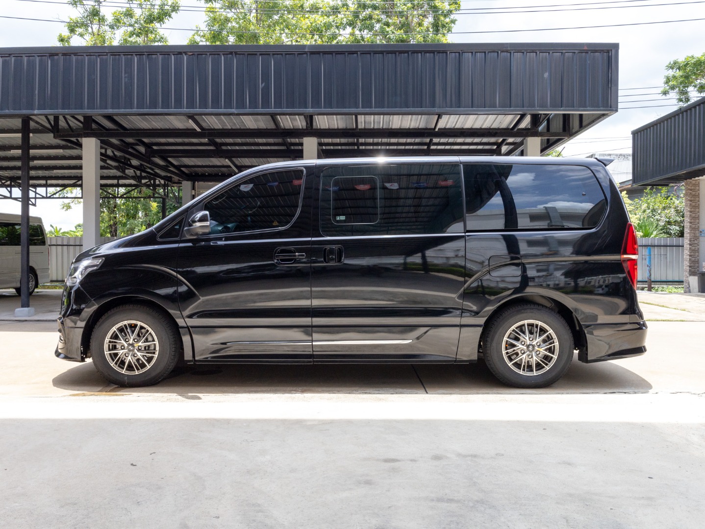 HYUNDAI H1 2.5 DELUXE (11 ที่นั่ง) DIAMOND (RA3173)