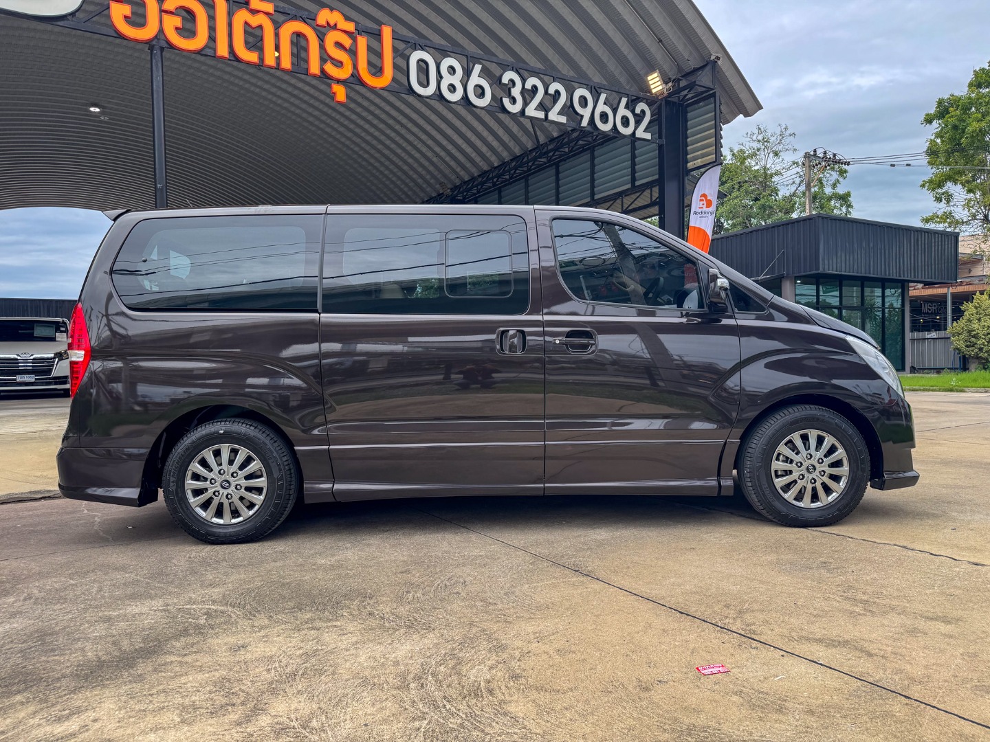 HYUNDAI H1 2.5 ELITE (11ที่นั่ง) กระจังหน้าตั้ง (RA3161)
