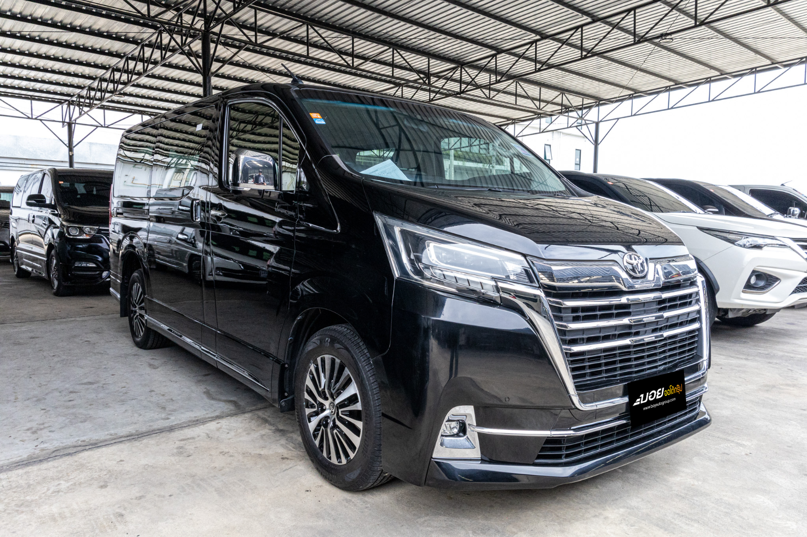 TOYOTA MAJESTY 2.8 STANDARD (RA3186)