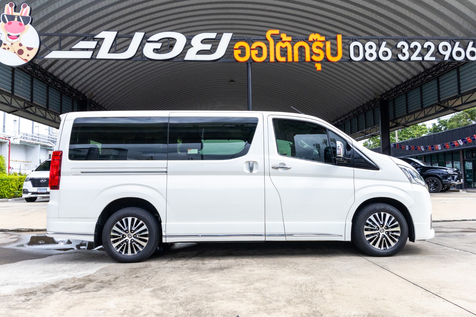 TOYOTA MAJESTY 2.8 PREMIUM (RA3196)