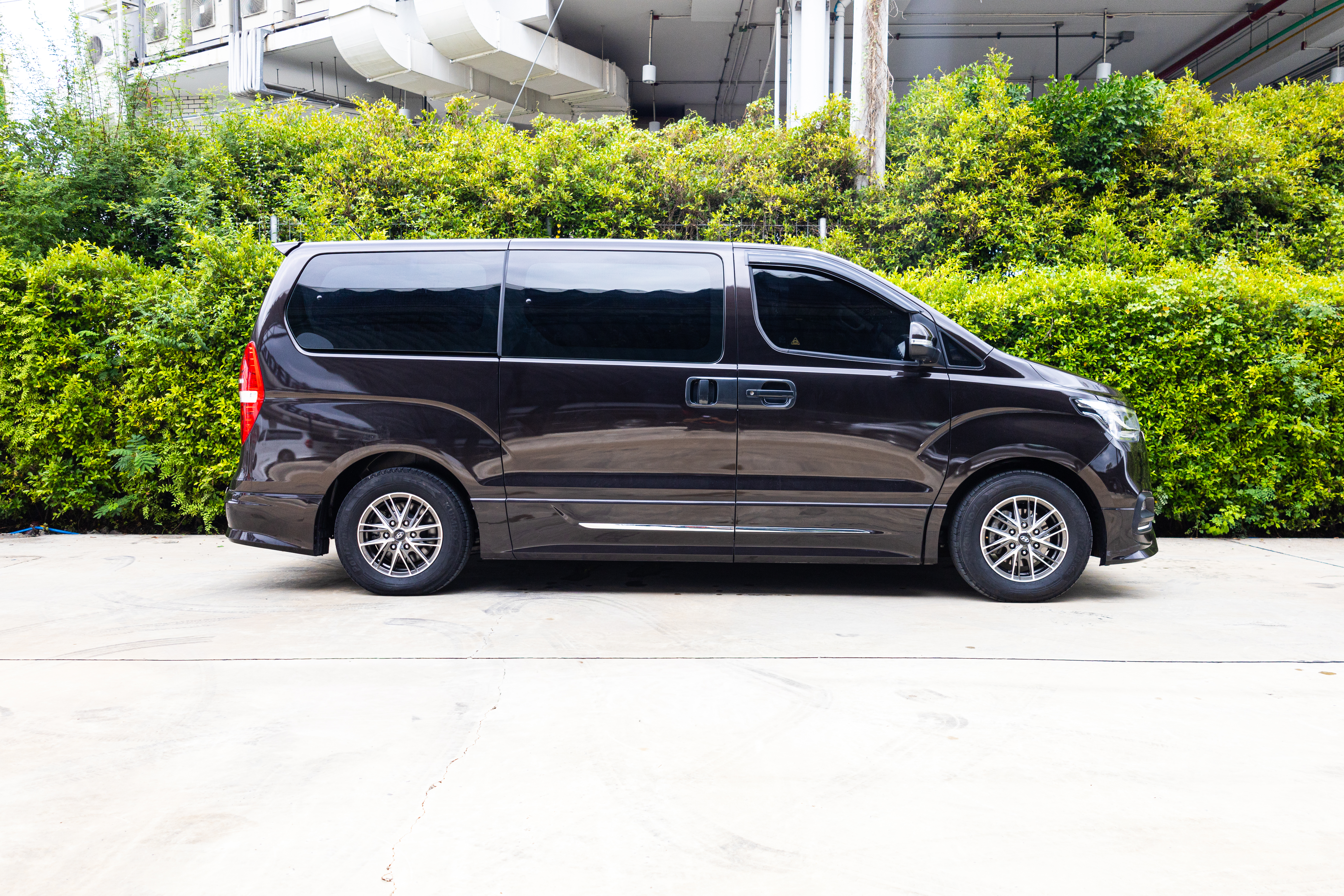 HYUNDAI H1 2.5 ELITE NS (11ที่นั่ง) กระจังหน้านอน (RA3220)
