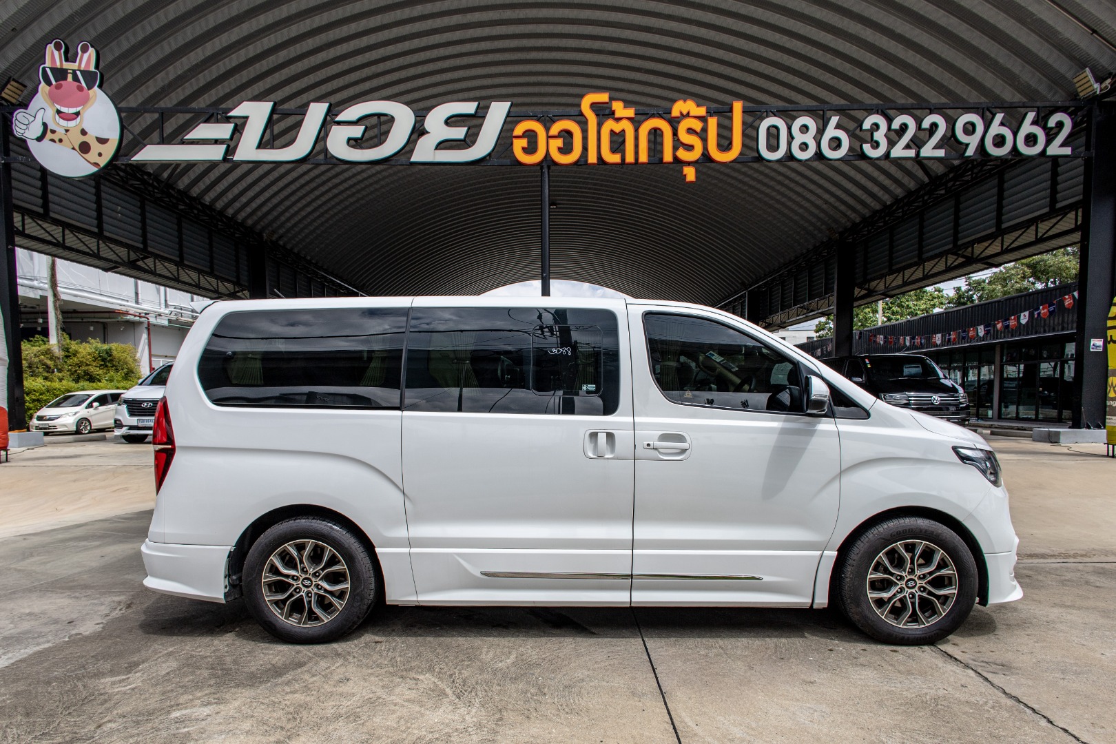 HYUNDAI GRAND STAREX 2.5 VIP (7 ที่นั่ง) DIAMOND (RA3225)