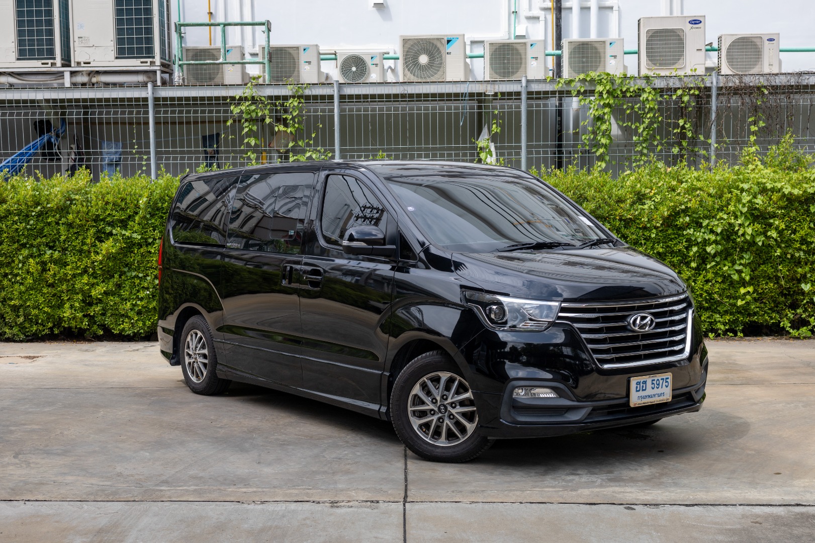 HYUNDAI H1 2.5 DELUXE (11 ที่นั่ง) กระจังหน้านอน  (RA3231)