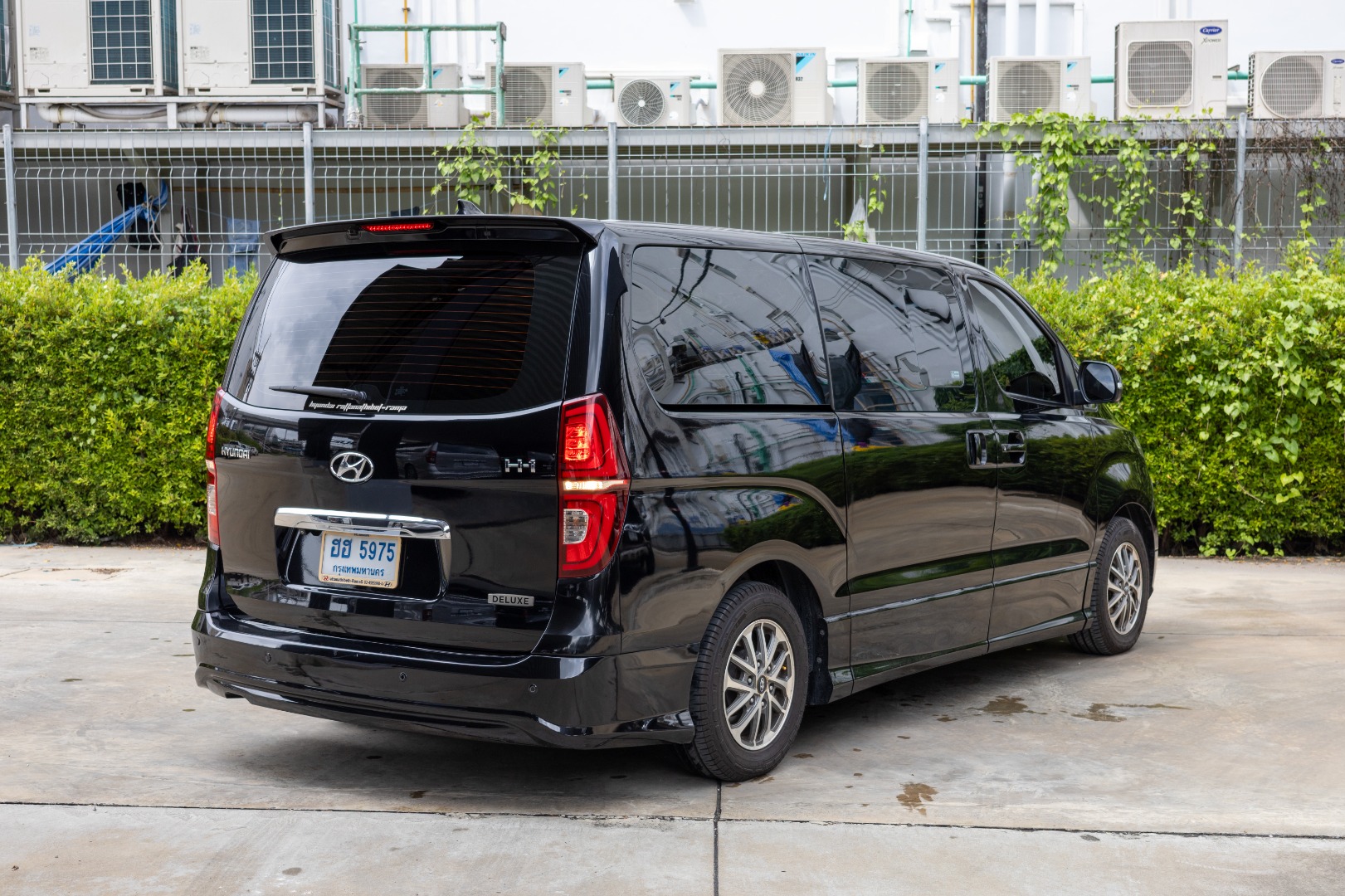 HYUNDAI H1 2.5 DELUXE (11 ที่นั่ง) กระจังหน้านอน  (RA3231)
