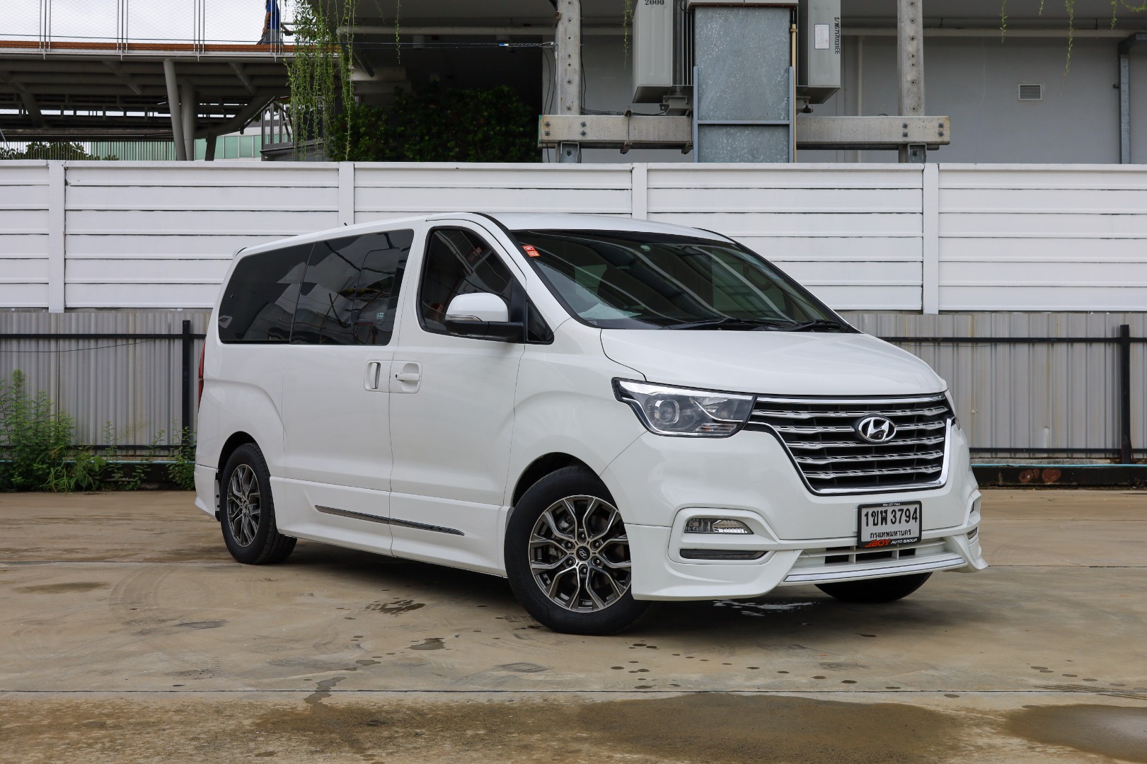 HYUNDAI GRAND STAREX 2.5 VIP (7 ที่นั่ง) DIAMOND (RA3225)