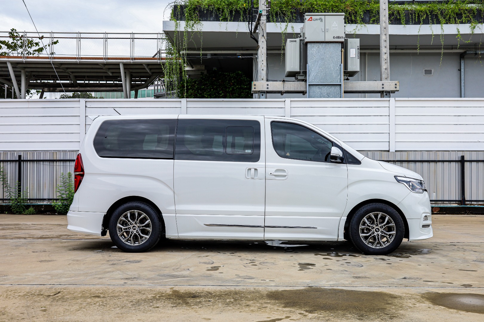 HYUNDAI GRAND STAREX 2.5 VIP (7 ที่นั่ง) DIAMOND (RA3225)