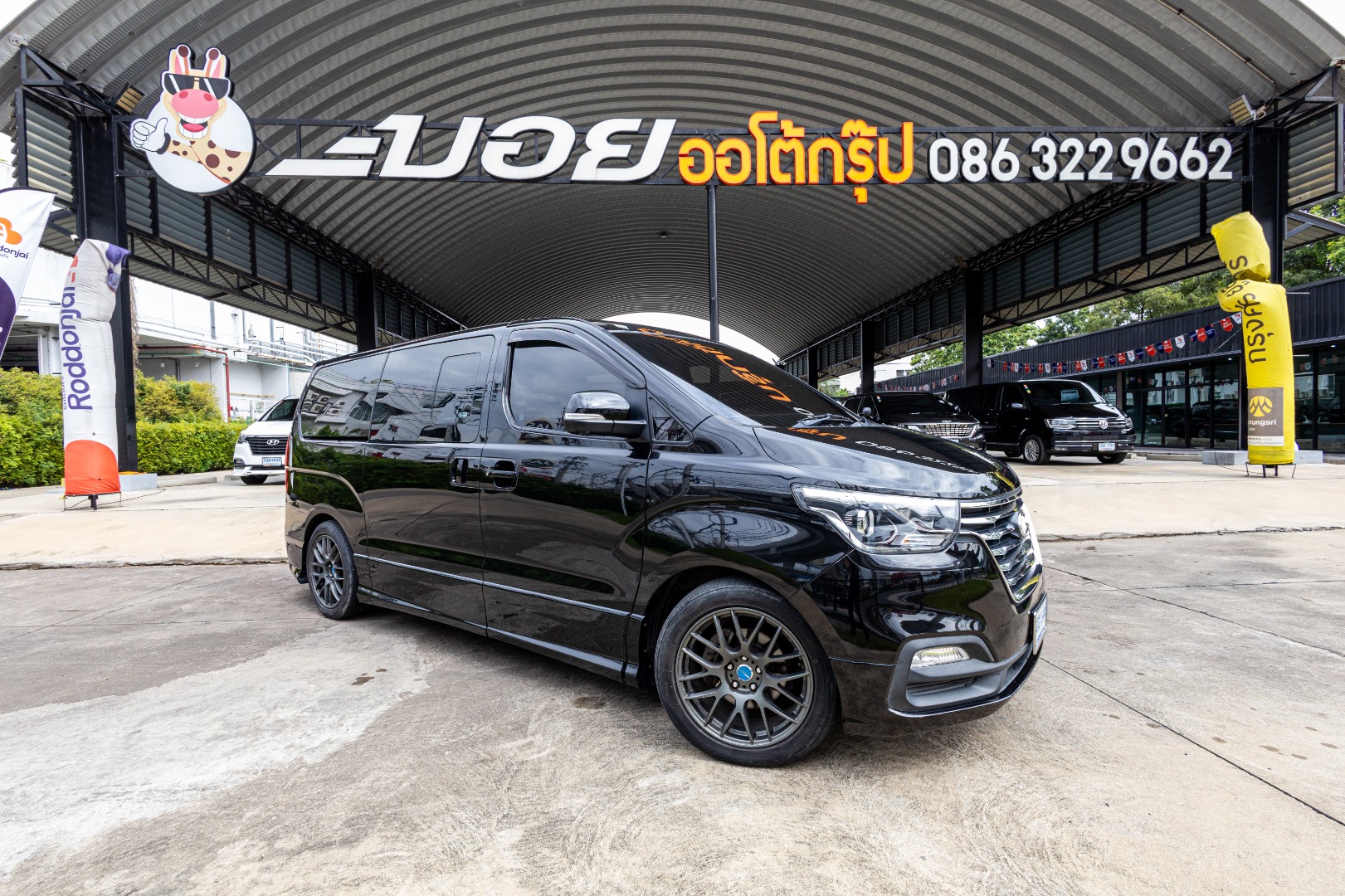 HYUNDAI H1 2.5 DELUXE (11 ที่นั่ง) กระจังหน้านอน (RA3226)