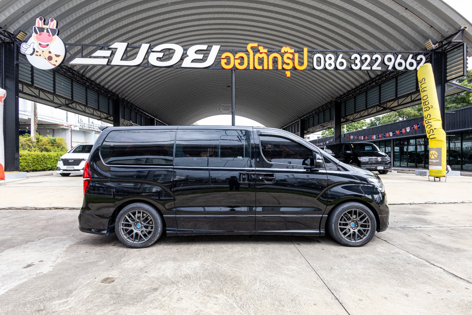 HYUNDAI H1 2.5 DELUXE (11 ที่นั่ง) กระจังหน้านอน (RA3226)