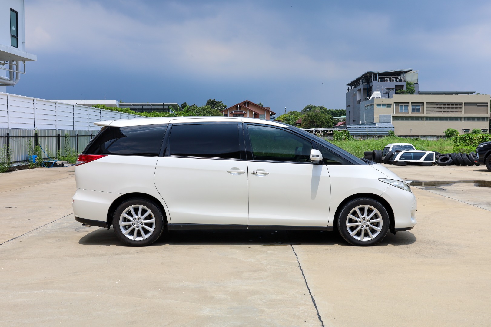 TOYOTA ESTIMA (RA3245)