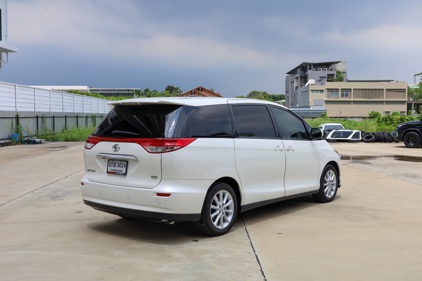 TOYOTA ESTIMA (RA3245)