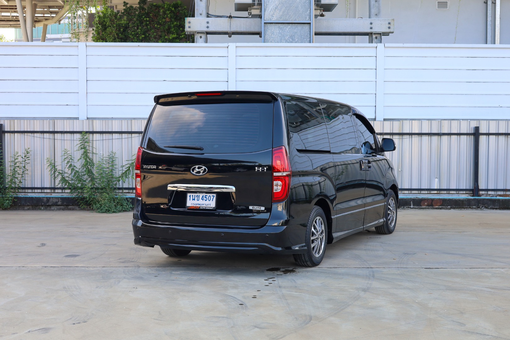 HYUNDAI H1 2.5 ELITE (7 ที่นั่ง) (RA3221)