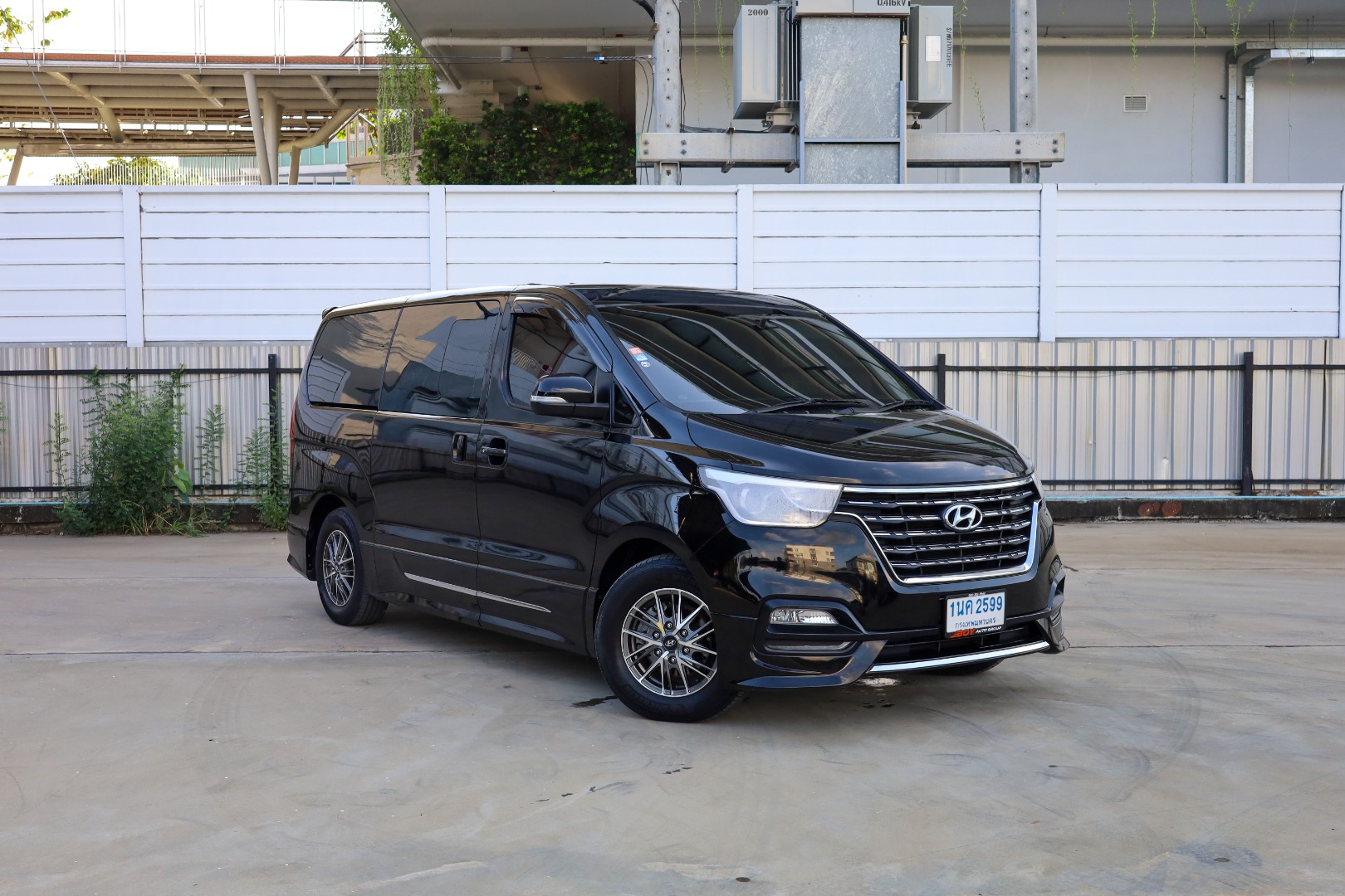 HYUNDAI H1 2.5 ELITE กระจังหน้านอน (RA3238)