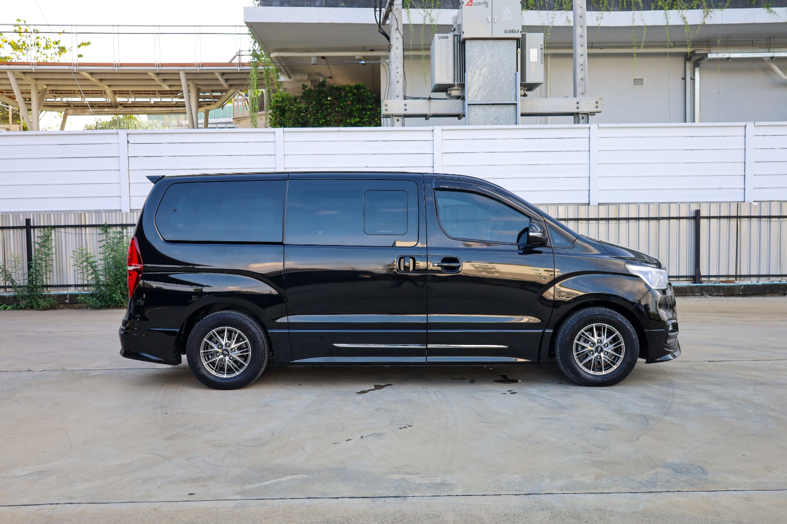 HYUNDAI H1 2.5 ELITE กระจังหน้านอน (RA3238)