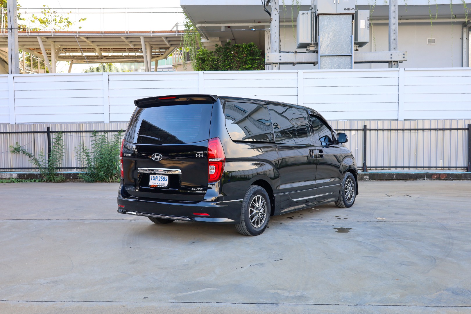 HYUNDAI H1 2.5 ELITE กระจังหน้านอน (RA3238)