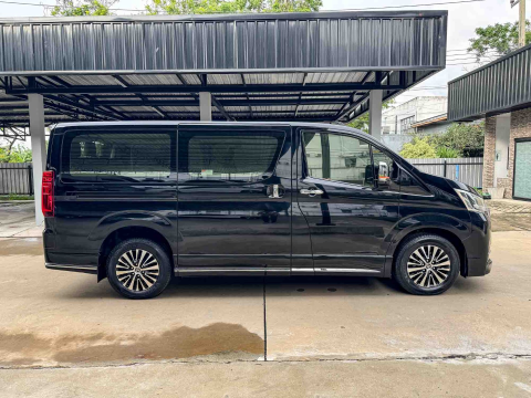 TOYOTA MAJESTY 2.8 STANDARD (A2696)